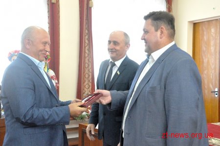 Позачергова сесія обласної ради почалася із вручення нагород і відзнак жителям області