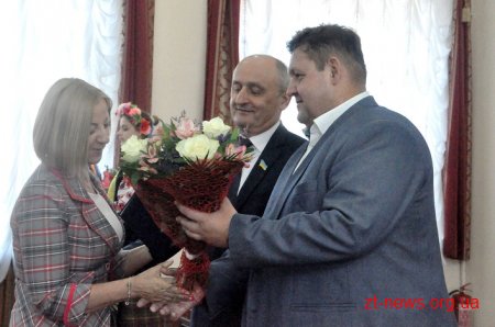 Позачергова сесія обласної ради почалася із вручення нагород і відзнак жителям області
