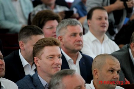 Кадрові рішення, депутатські звернення, земельні питання – підсумки позачергової сесії обласної ради