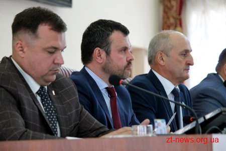Кадрові рішення, депутатські звернення, земельні питання – підсумки позачергової сесії обласної ради