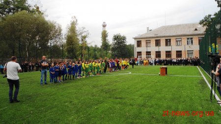 Новий майданчик із штучним покриттям відкрили для дітей у смт Озерне