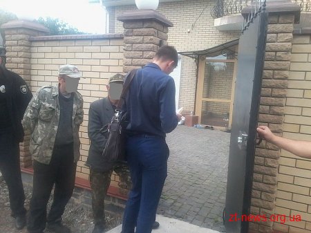 Чоловіків, які зрізали 5 дубів поблизу Житомира, затримали працівники лісової охорони