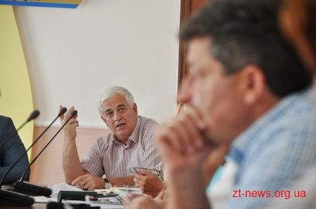 На нараді в ОДА представникам РДА та ОТГ радили шукати у місцевих бюджетах кошти на зарплати освітянам