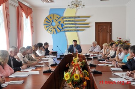 На нараді в ОДА представникам РДА та ОТГ радили шукати у місцевих бюджетах кошти на зарплати освітянам