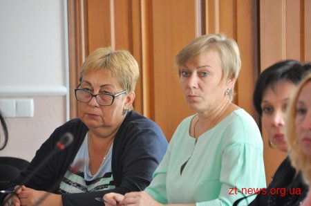 На нараді в ОДА представникам РДА та ОТГ радили шукати у місцевих бюджетах кошти на зарплати освітянам