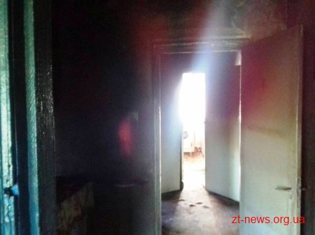 На Житомирщині селяни винесли з палаючого будинку двох чоловіків