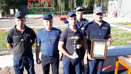 У Житомирі дітвора змагалась зі справжніми вогнеборцями за звання найсильніших