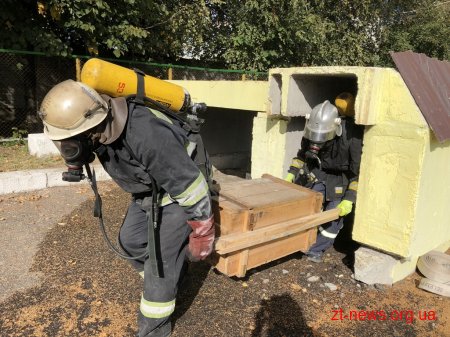 У Житомирі дітвора змагалась зі справжніми вогнеборцями за звання найсильніших