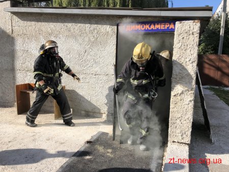 У Житомирі дітвора змагалась зі справжніми вогнеборцями за звання найсильніших