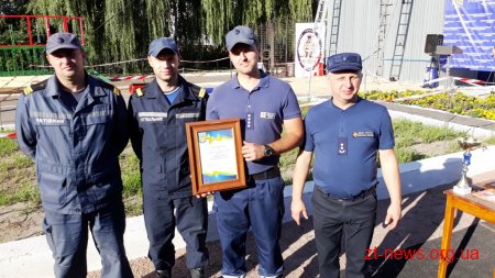 У Житомирі дітвора змагалась зі справжніми вогнеборцями за звання найсильніших