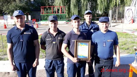У Житомирі дітвора змагалась зі справжніми вогнеборцями за звання найсильніших