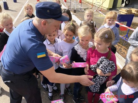 У Житомирі дітвора змагалась зі справжніми вогнеборцями за звання найсильніших