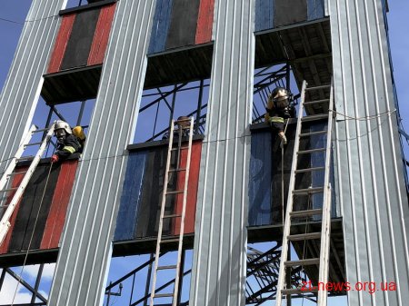 У Житомирі дітвора змагалась зі справжніми вогнеборцями за звання найсильніших