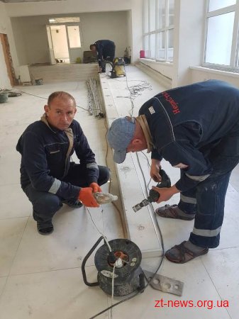 У Центрі вертебрології продовжують ремонт усередині будівлі та завершують благоустрій території