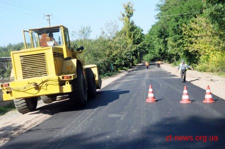На дорозі Дениші-Михайлівка влаштували асфальтобетонне покриття