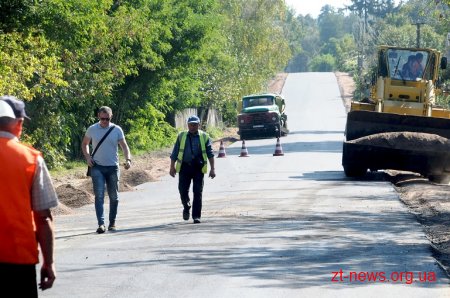 На дорозі Дениші-Михайлівка влаштували асфальтобетонне покриття