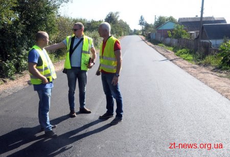 На дорозі Дениші-Михайлівка влаштували асфальтобетонне покриття