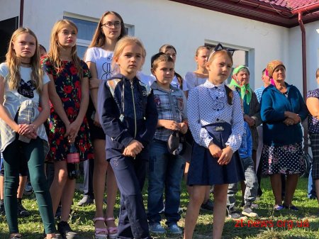 Діти в Ушомирській громаді, відтепер зможуть грати у футбол на новому майданчику із штучним покриттям