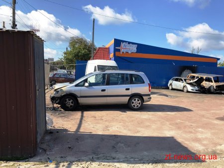 У Житомирі на стоянці згоріло 4 автомобілі