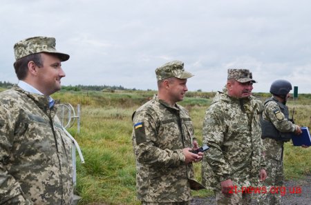 На Житомирщині голови РДА вчилися стріляти, метати гранати та надавати першу медичну допомогу
