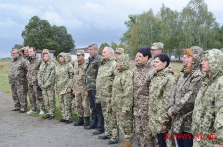 На Житомирщині голови РДА вчилися стріляти, метати гранати та надавати першу медичну допомогу