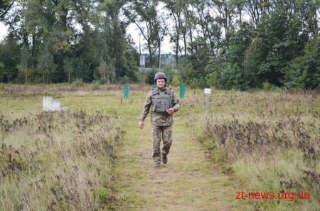 На Житомирщині голови РДА вчилися стріляти, метати гранати та надавати першу медичну допомогу