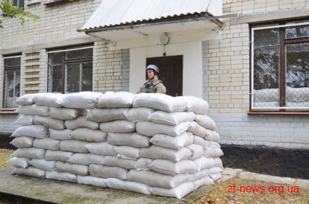 На Житомирщині голови РДА вчилися стріляти, метати гранати та надавати першу медичну допомогу