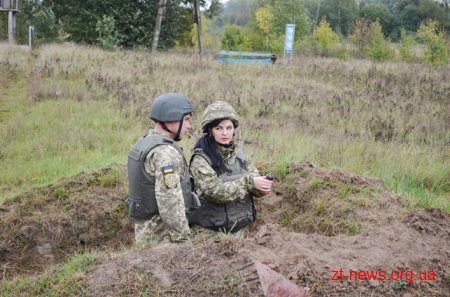 На Житомирщині голови РДА вчилися стріляти, метати гранати та надавати першу медичну допомогу