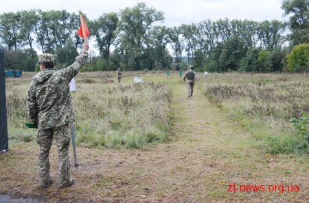 На Житомирщині голови РДА вчилися стріляти, метати гранати та надавати першу медичну допомогу