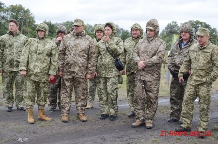 На Житомирщині голови РДА вчилися стріляти, метати гранати та надавати першу медичну допомогу