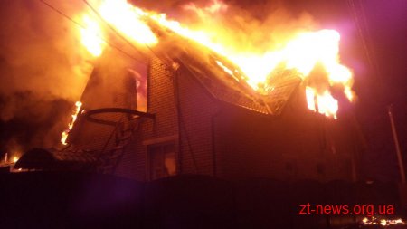 У Коростишеві загорівся будинок на двох господарів