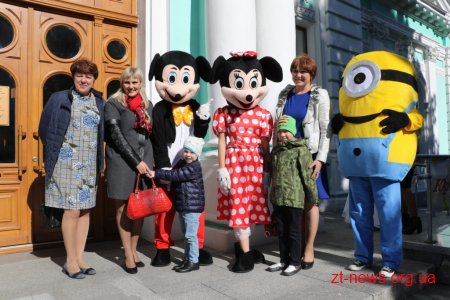У Житомирі відбулося свято до дня усиновлення «Коли сміється дитина - посміхається небо»