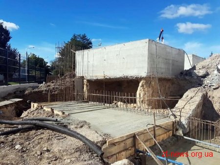 На стадіоні «Полісся» влаштовують підігрів футбольного поля та благоустрій території