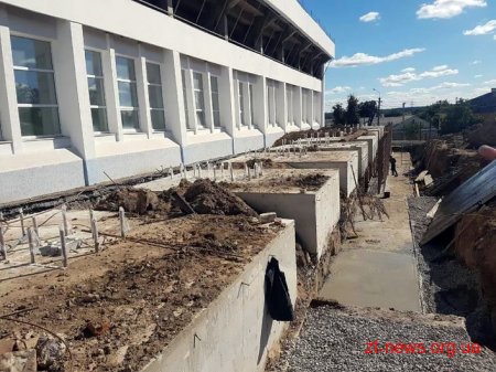 На стадіоні «Полісся» влаштовують підігрів футбольного поля та благоустрій території