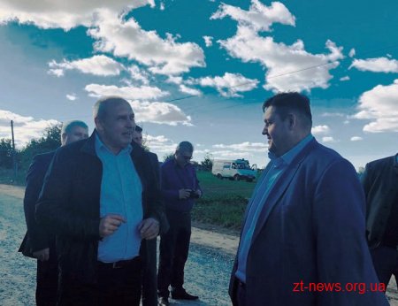 Ігор Гундич оглянув хід ремонту доріг у Любарському районі
