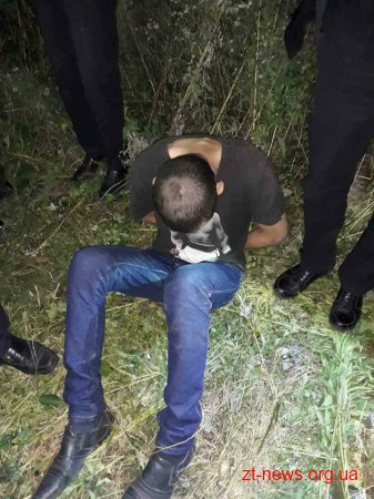 У Житомирі поліція охорони затримала чоловіка, який викрав людські пожертви з церкви