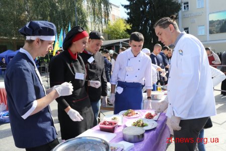 У Житомирі на Михайлівській відзначили День туризму
