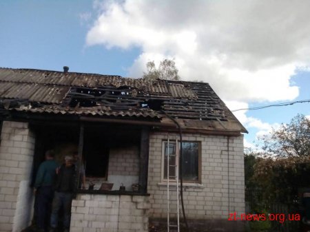 На Житомирщині на території приватного домоволодіння горіли 3 будівлі