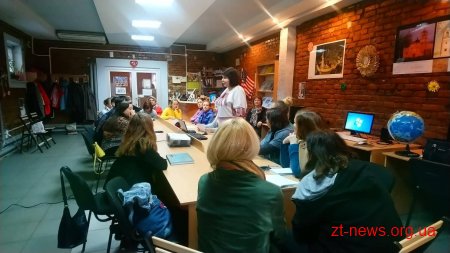 У Житомирі для гідів та працівників музеїв області провели навчання з аудіодискрипції