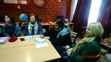 У Житомирі для гідів та працівників музеїв області провели навчання з аудіодискрипції