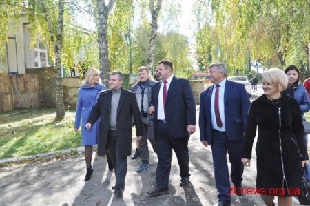 Ігор Гундич перевірив, як іде реконструкція 2 шкіл у Бердичівському районі