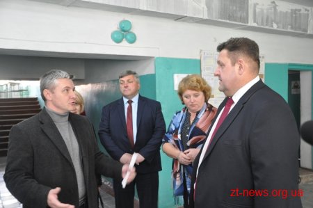 Ігор Гундич перевірив, як іде реконструкція 2 шкіл у Бердичівському районі