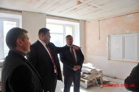 Ігор Гундич перевірив, як іде реконструкція 2 шкіл у Бердичівському районі