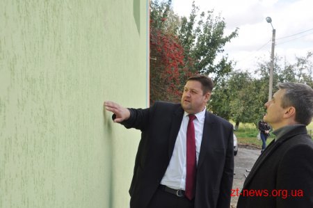 Ігор Гундич перевірив, як іде реконструкція 2 шкіл у Бердичівському районі