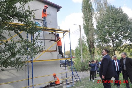 Ігор Гундич перевірив, як іде реконструкція 2 шкіл у Бердичівському районі