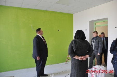 Ігор Гундич перевірив, як іде реконструкція 2 шкіл у Бердичівському районі