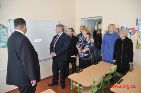 Ігор Гундич перевірив, як іде реконструкція 2 шкіл у Бердичівському районі