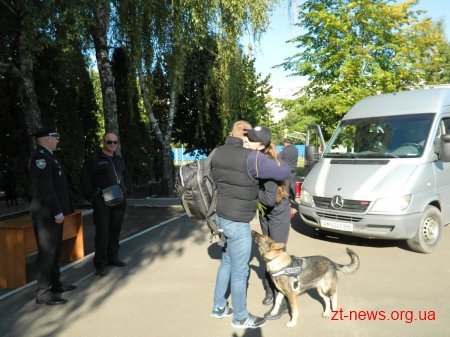 У Житомирі поліцейські-кінологи присягнули на вірність українському народові