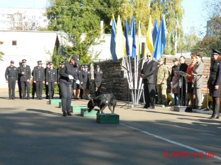 У Житомирі поліцейські-кінологи присягнули на вірність українському народові