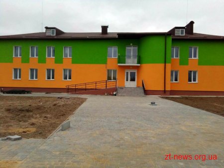 У Гульську триває благоустрій території навколо відновленого дитсадка